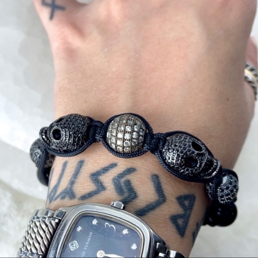 men or women Rock chic black rodhium & 2 cz skulls onyx macrame bracelet